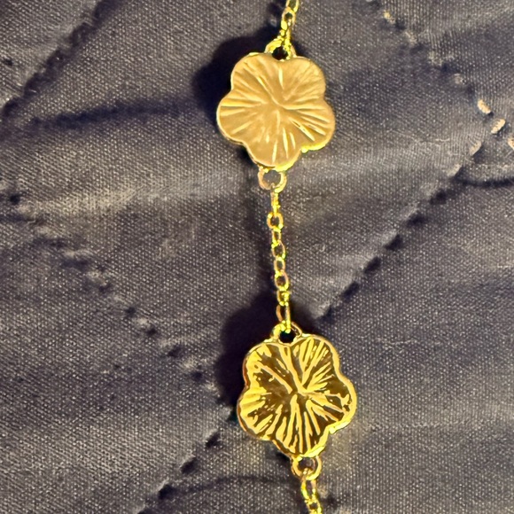 Set of 2 Elegant Gold/White Flower and gold/brown Bracelets - Picture 7 of 7